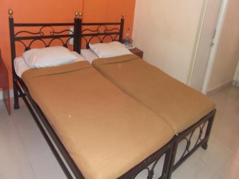 Oyo 1065 Hotel Hmr Royal Inn Pune Eksteriør billede