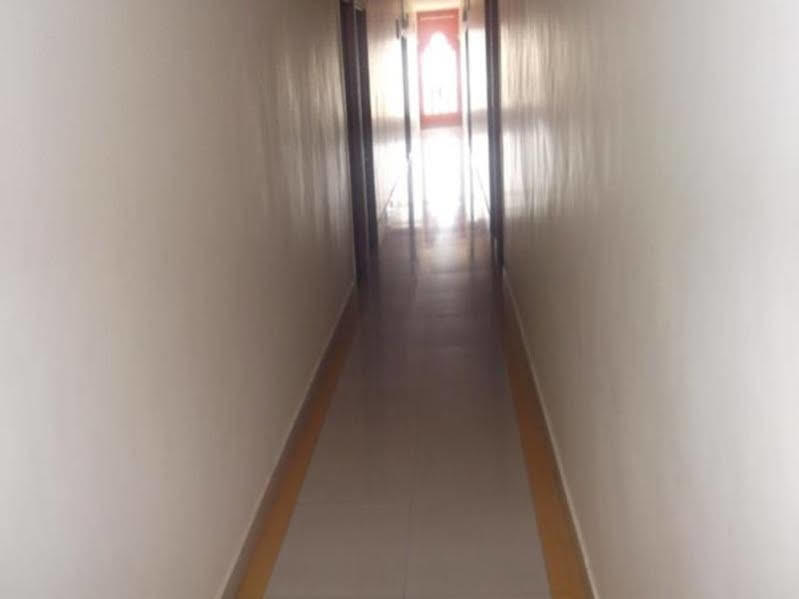 Oyo 1065 Hotel Hmr Royal Inn Pune Eksteriør billede