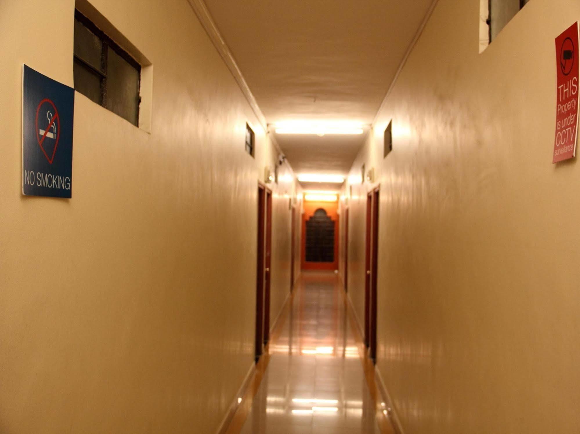 Oyo 1065 Hotel Hmr Royal Inn Pune Eksteriør billede