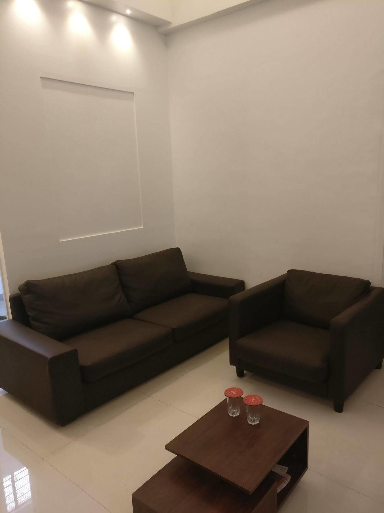 Oyo 1065 Hotel Hmr Royal Inn Pune Eksteriør billede