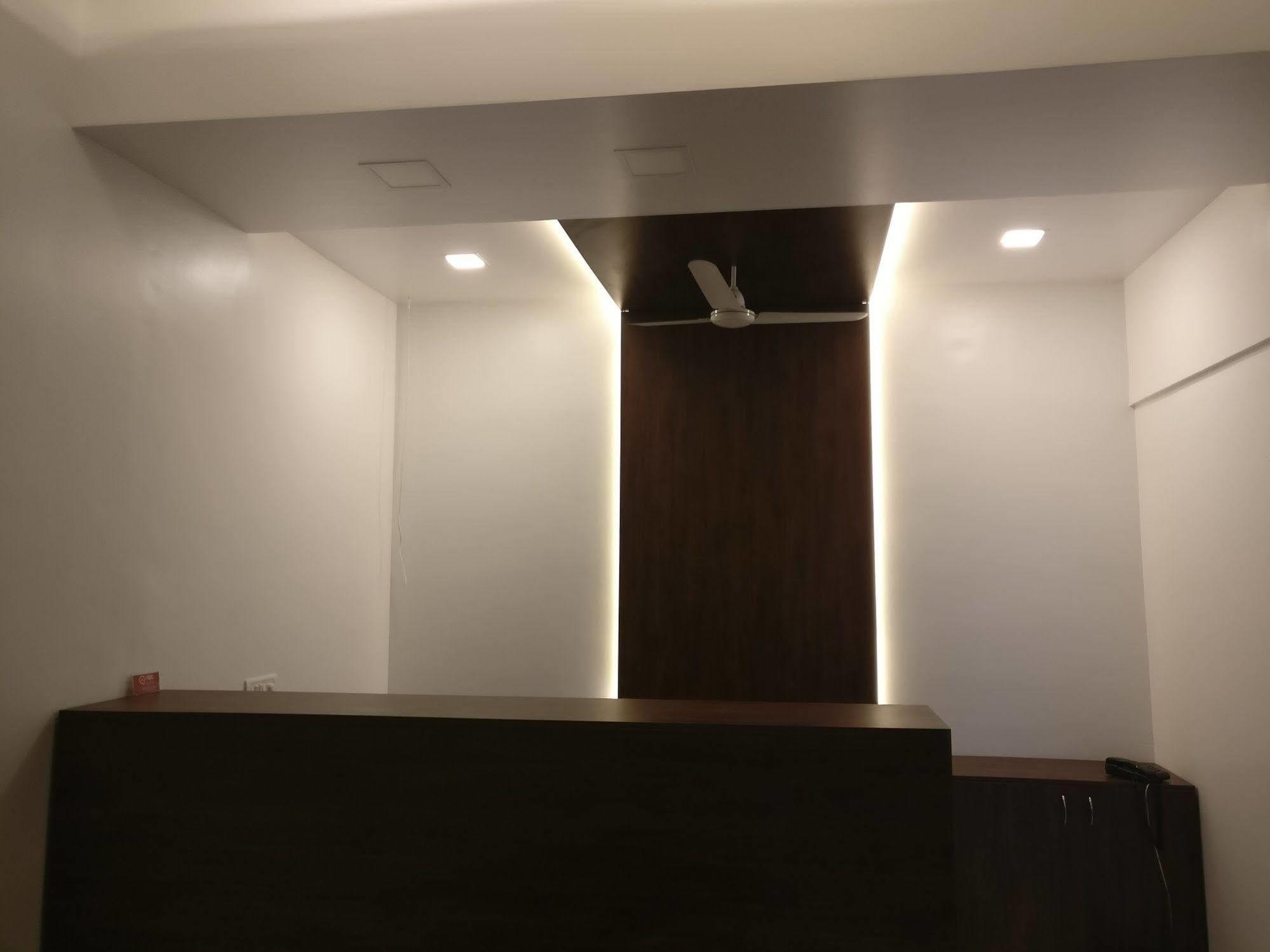 Oyo 1065 Hotel Hmr Royal Inn Pune Eksteriør billede