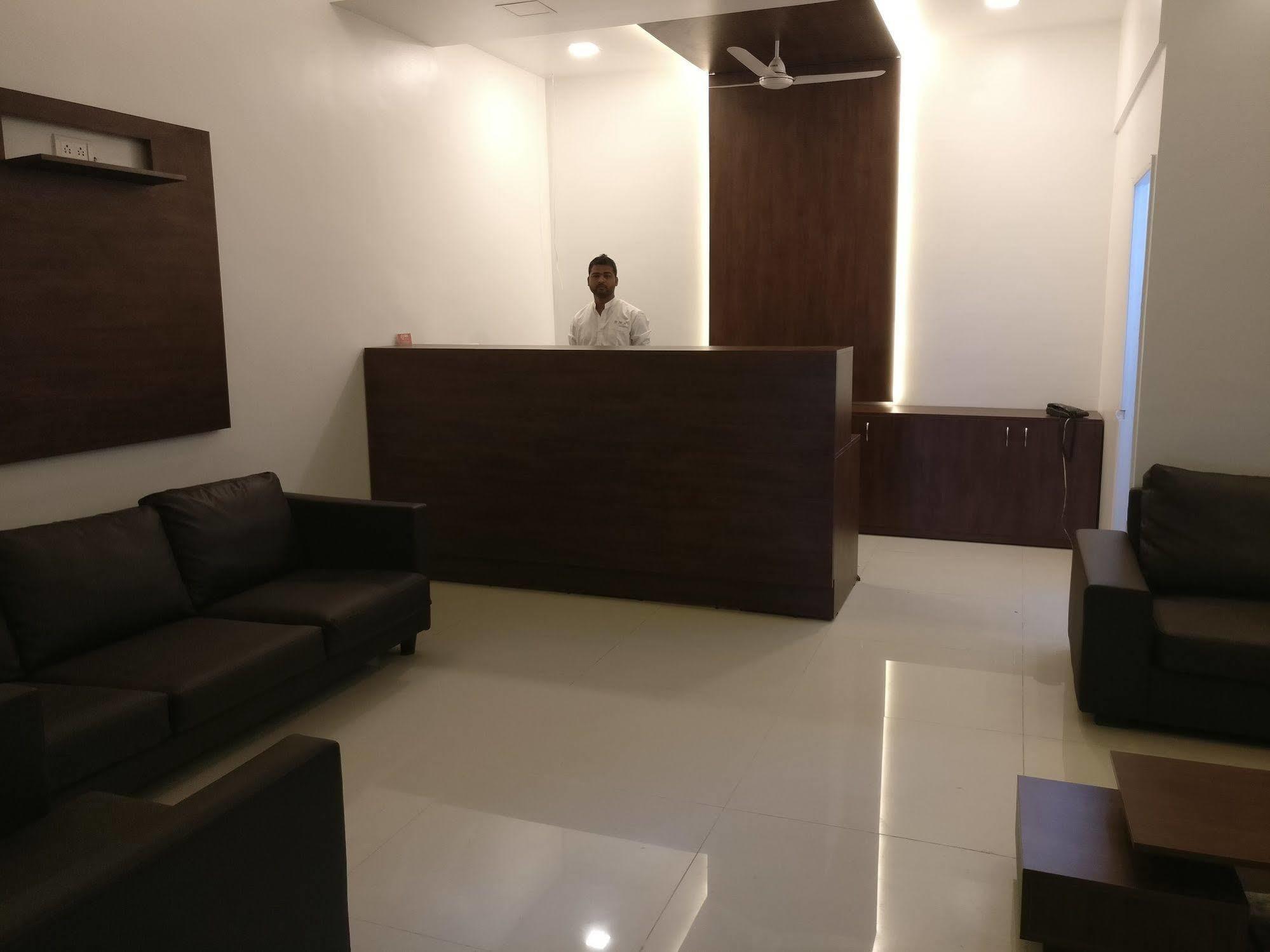 Oyo 1065 Hotel Hmr Royal Inn Pune Eksteriør billede